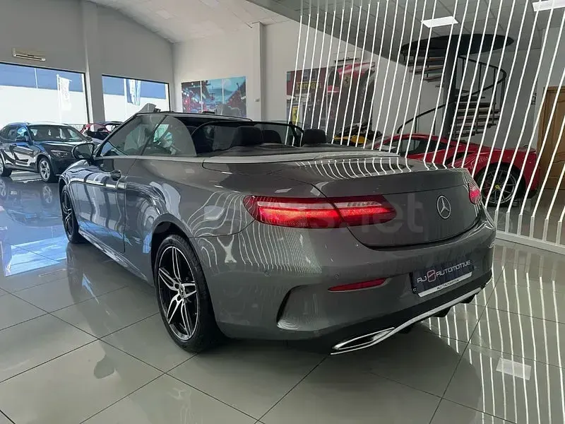 Usado Mercedes E400 330 CV (242 kW) 2021 Gris / plata Descapotable