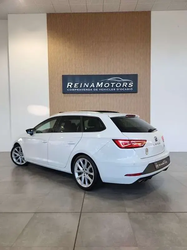 Usado Seat Leon ST FR 150 CV (110 kW) 2018 Blanco Familiar
