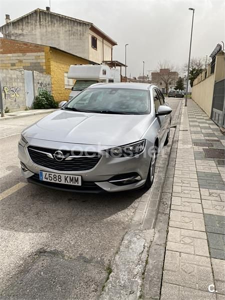 Usado Opel Insignia Selective 136 CV (100 kW) 2018 Gris / plata Familiar