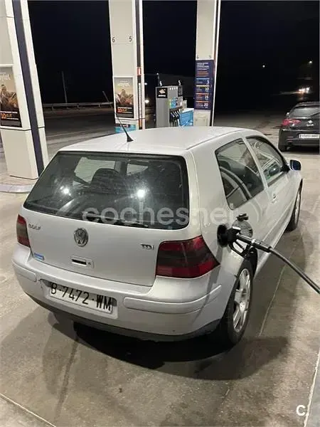 Usado VW Golf IV 110 CV (80 kW) 2000 Gris / plata Berlina