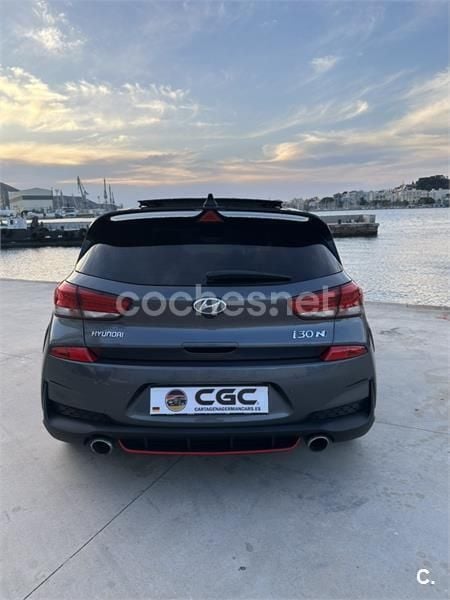 Gris / plata Usado 2018 Hyundai i30 Berlina | 20.990 € (Buen precio) - Imagen 1/4
