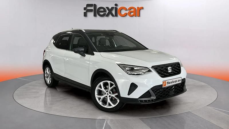 Usado Seat Arona FR 150 CV (110 kW) 2023 Blanco SUV