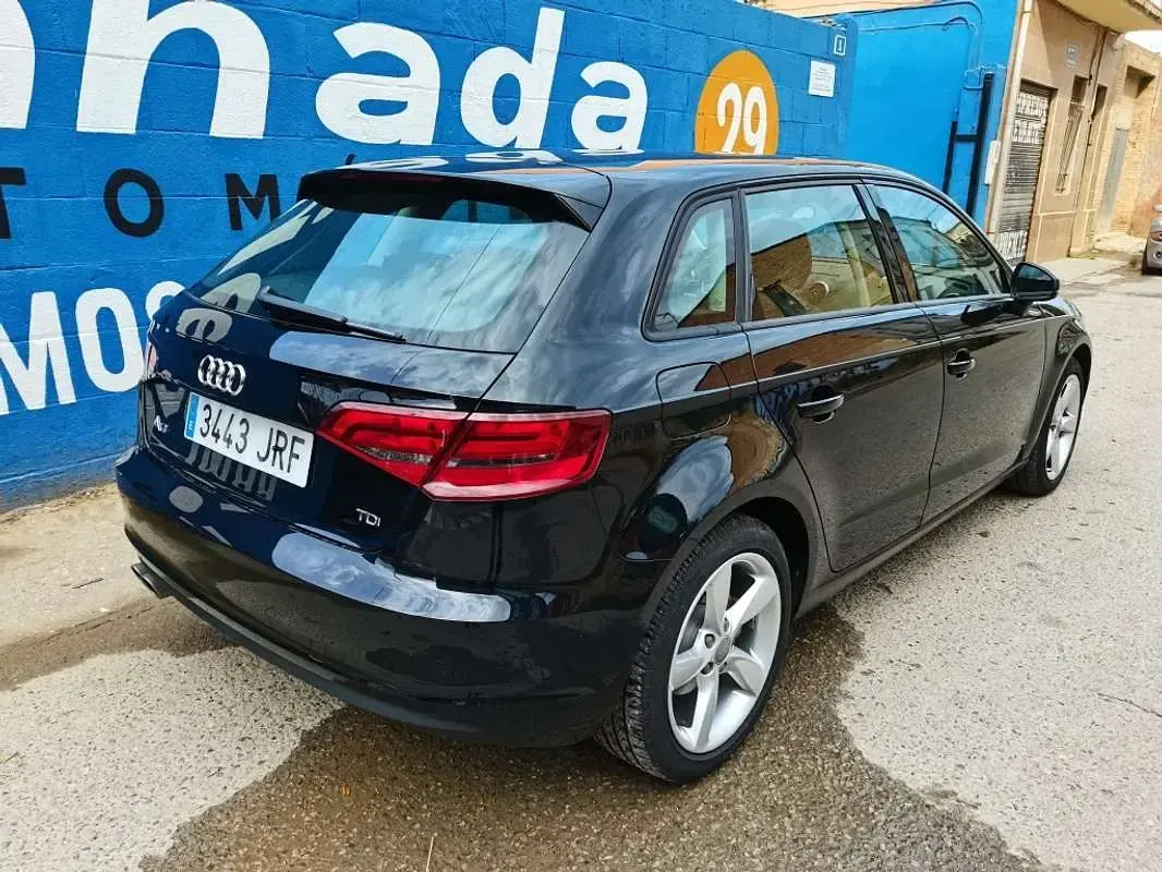 Usado Audi A3 Sportback 150 CV (110 kW) 2016 Negro Utilitario