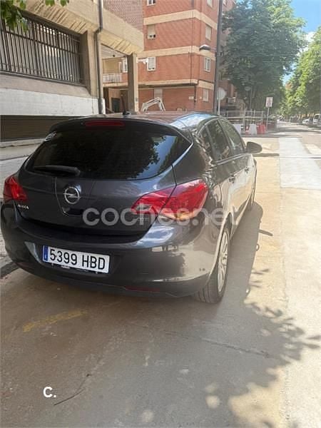 Gris / plata Usado 2010 Opel Astra Enjoy Familiar | 4700 € (Precio justo) - Imagen 1/4