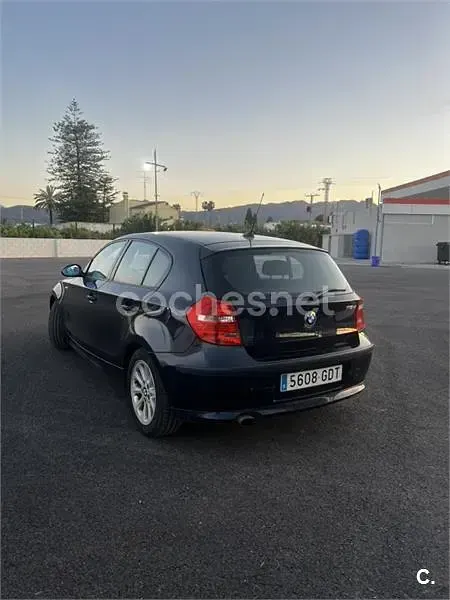 Usado BMW 118 122 CV (89 kW) 2008 Azul Utilitario