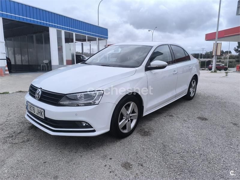 Blanco Usado 2015 VW Jetta Sportline Berlina | 8000 € (Precio justo) - Imagen 1/4