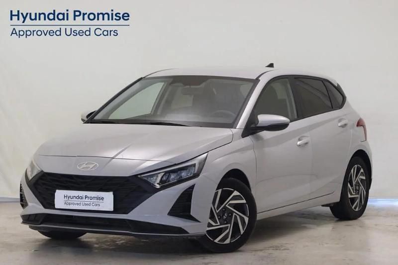 Usado Hyundai i20 100 CV (73 kW) 2025 Gris/plata Utilitario