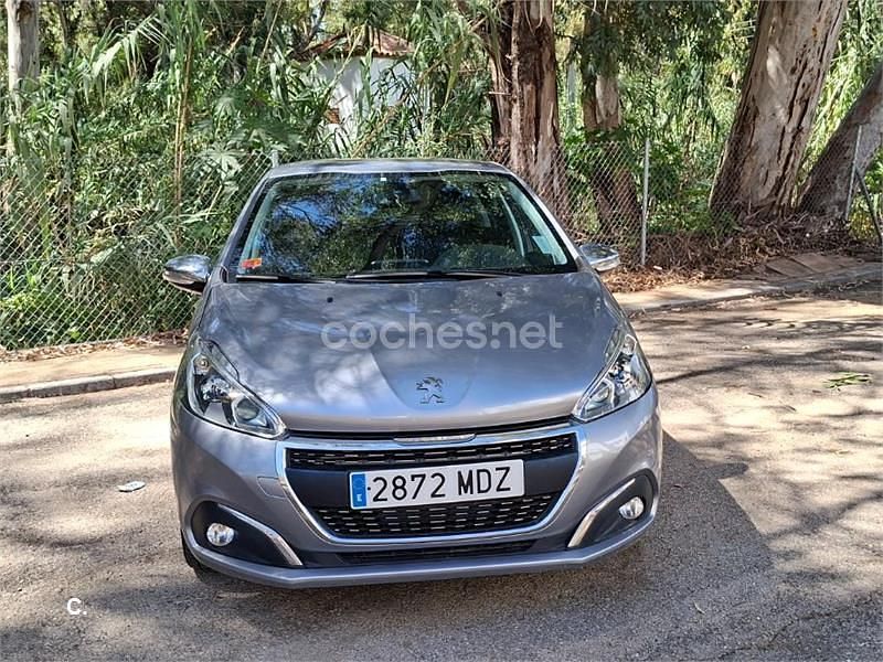 Usado Peugeot 208 Allure 82 CV (60 kW) 2019 Gris / plata Utilitario