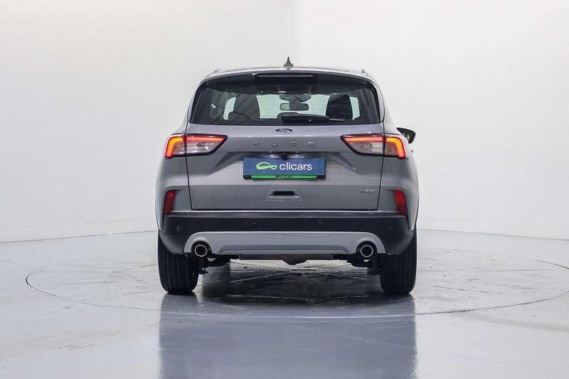 Usado Ford Kuga Titanium 190 HP (139 kW) 2022 Prateado SUV