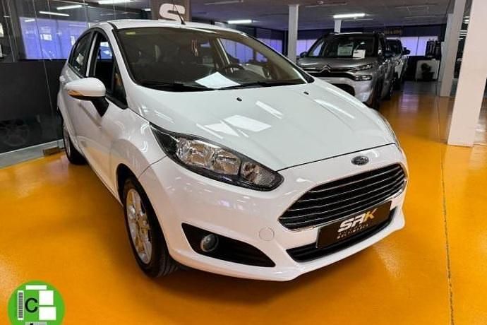 Usado Ford Fiesta Trend 101 CV (74 kW) 2014 Blanco Utilitario