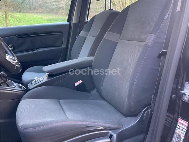 Usado Renault Scénic III 95 CV (69 kW) 2016 Negro Monovolumen