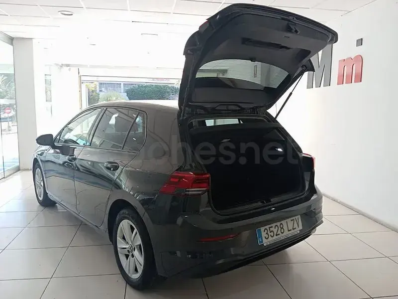 Usado VW Golf VIII Life 110 CV (80 kW) 2022 Negro Berlina