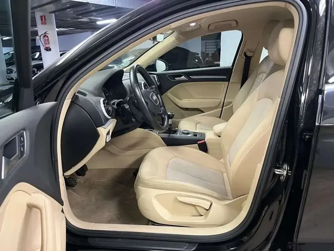 Usado Audi A3 Attraction 150 CV (110 kW) 2015 Negro Berlina