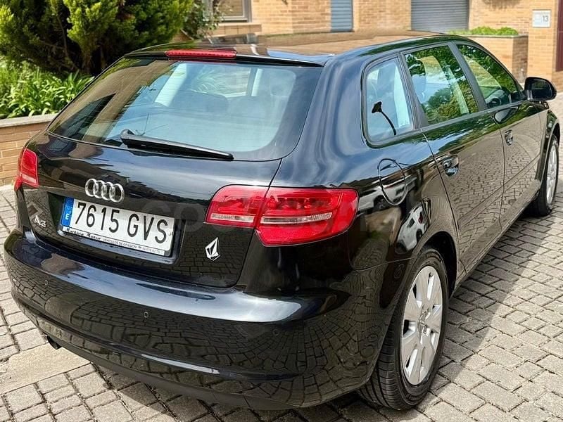 Käytetty Audi A3 105 HP (77 kW) 2010 Musta Viistoperä