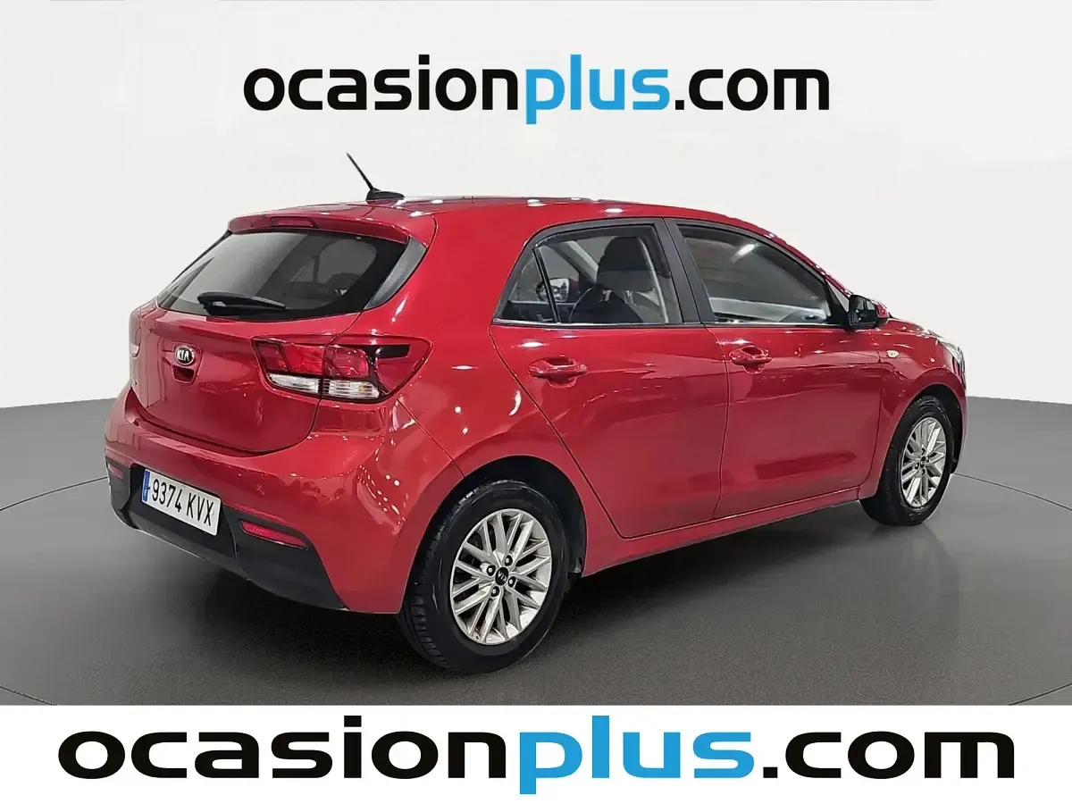 Usado Kia Rio 84 CV (61 kW) 2019 Rojo Utilitario