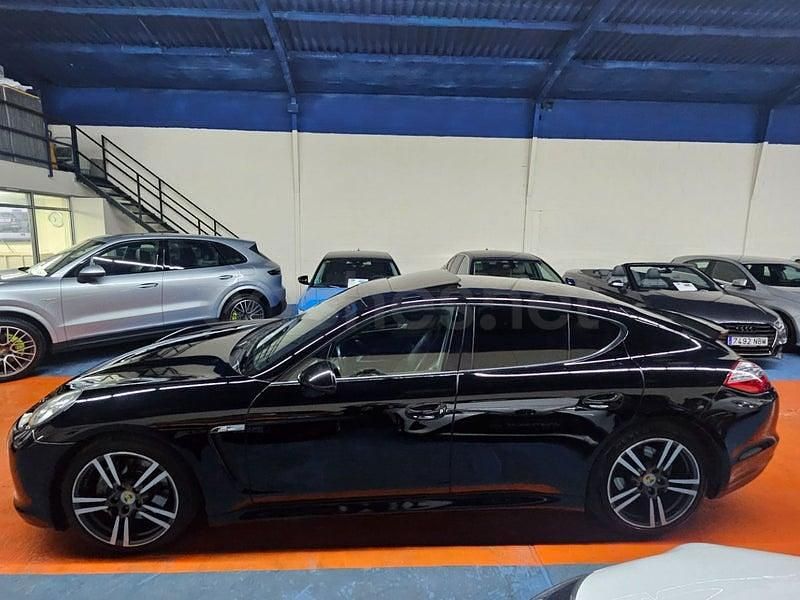 Käytetty Porsche Panamera 250 HP (183 kW) 2012 Musta Viistoperä