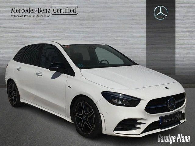 Usado Mercedes B200 150 CV (110 kW) 2022 Blanco polar Monovolumen