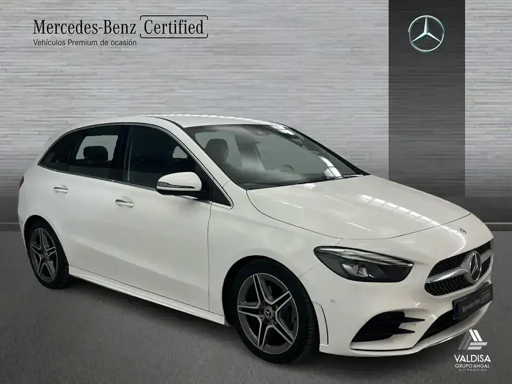 Usado Mercedes B200 AMG line 150 CV (110 kW) 2019 Blanco polar Utilitario