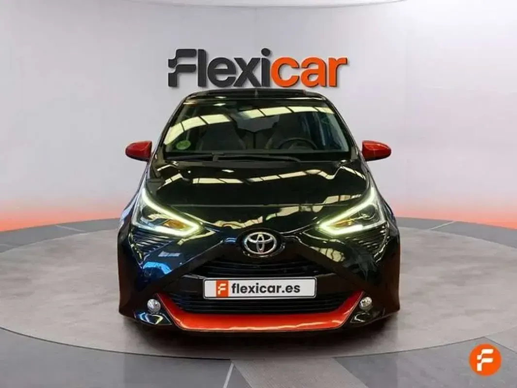 Usado Toyota Aygo x-style 72 CV (52 kW) 2021 Negro Utilitario