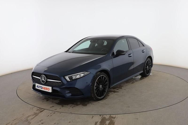 Usado Mercedes A250 AMG line 218 CV (160 kW) 2021 Azul Berlina