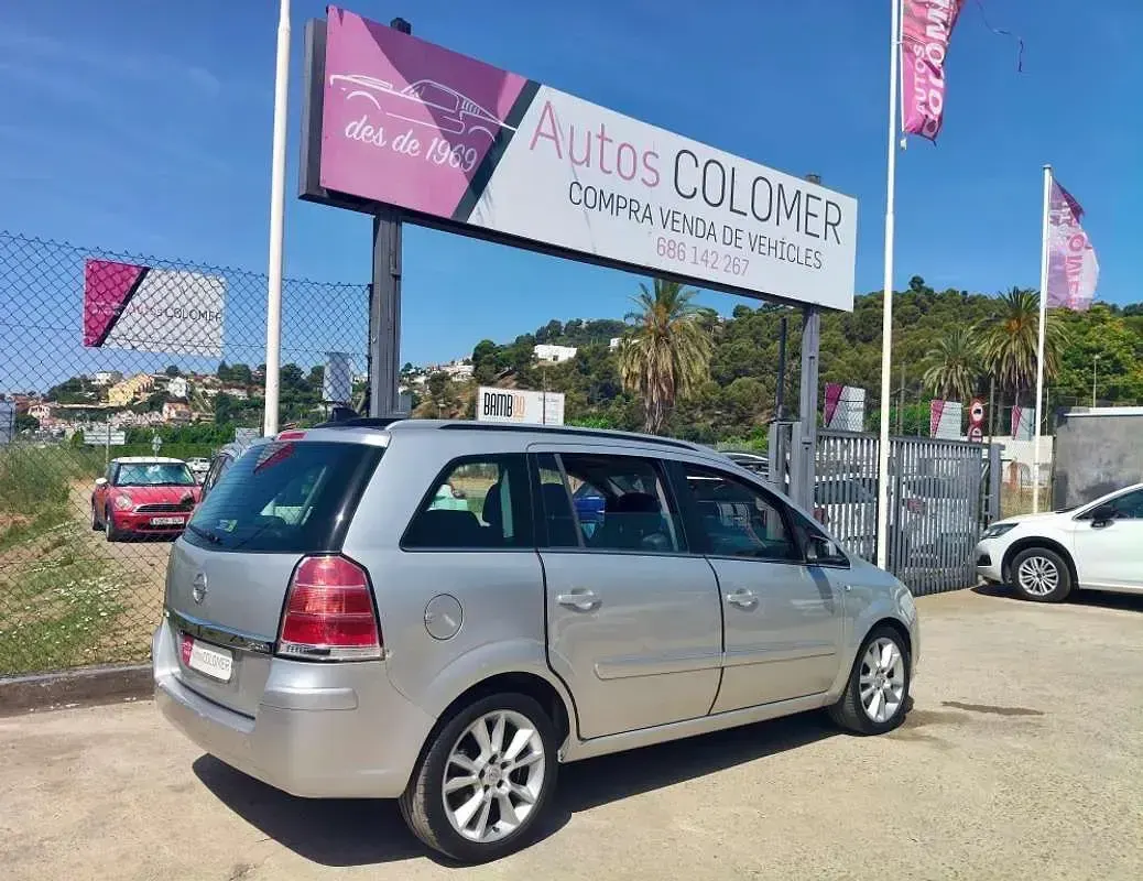 Usado Opel Zafira Enjoy 120 CV (88 kW) 2006 Gris Monovolumen