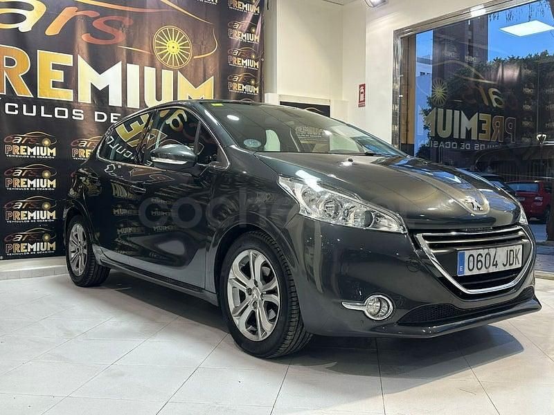 Usado Peugeot 208 Allure 92 CV (67 kW) 2015 Gris / plata Utilitario