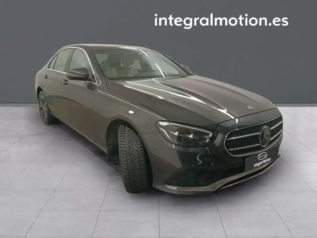 Usado Mercedes E300 320 CV (235 kW) 2021 Gris Berlina