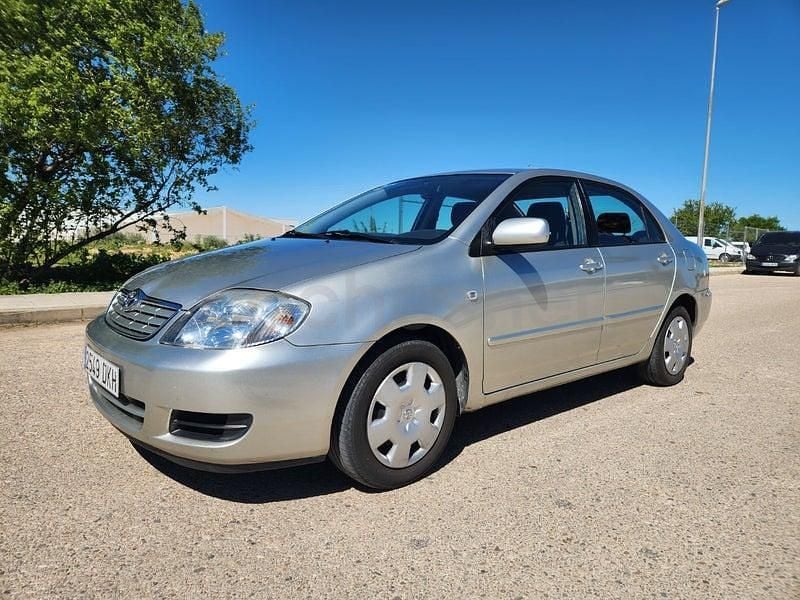 Usado Toyota Corolla Terra 90 CV (66 kW) 2005 Gris / plata Berlina