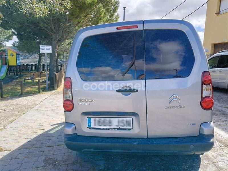 Usado Citroën Berlingo Feel 100 CV (73 kW) 2016 Gris / plata Monovolumen