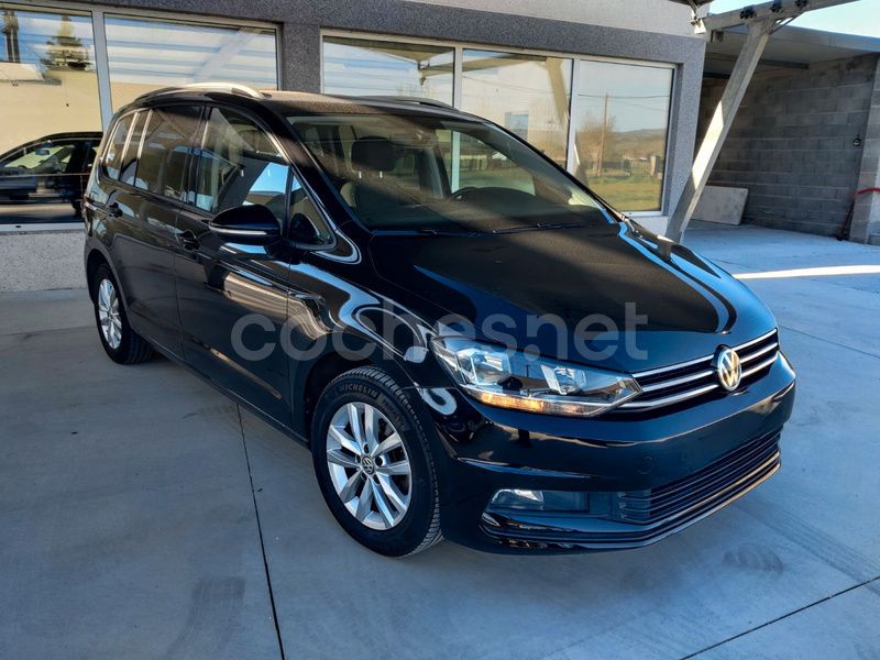 Negro Usado 2019 VW Touran Business Monovolumen | 17.900 € (Un poco caro) - Imagen 1/4