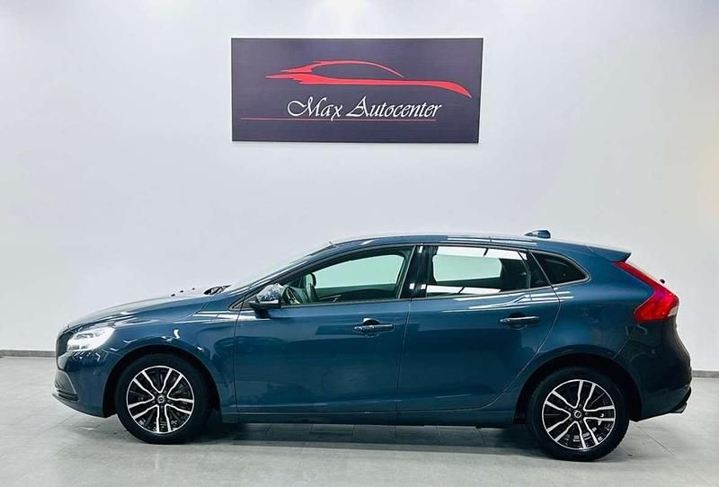 Occasion Volvo V40 Momentum 120 PK (88 kW) 2019 Blauw Hatchback