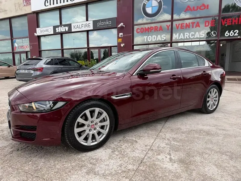 Usado Jaguar XE Prestige 180 CV (132 kW) 2017 Granate Berlina