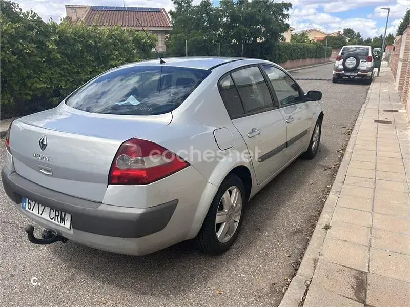 Usado Renault Mégane Authentique 120 CV (88 kW) 2004 Gris / plata Berlina