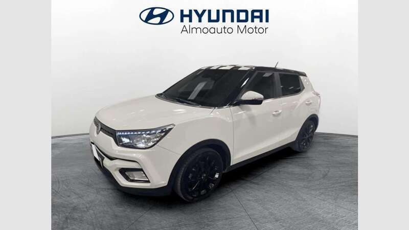 Blanco Usado 2019 Ssangyong Tivoli Limited SUV | 12.990 € - Imagen 1/4