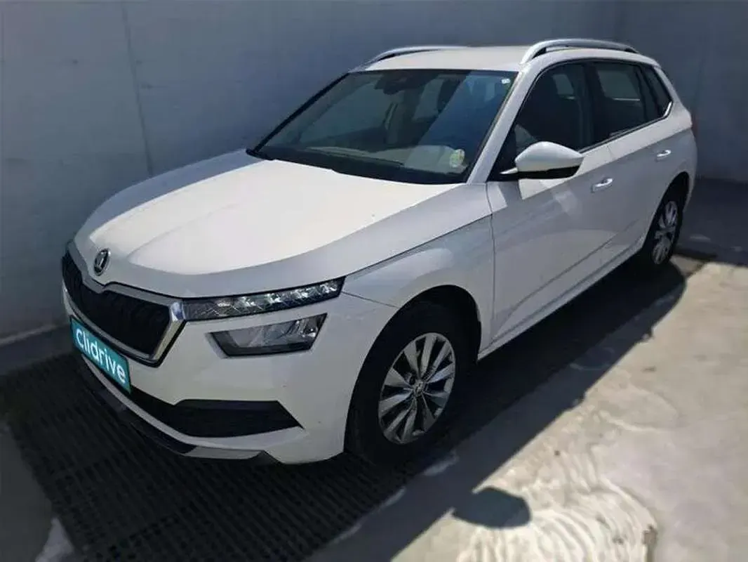 Usado Skoda Kamiq Ambition 110 CV (80 kW) 2021 Blanco SUV