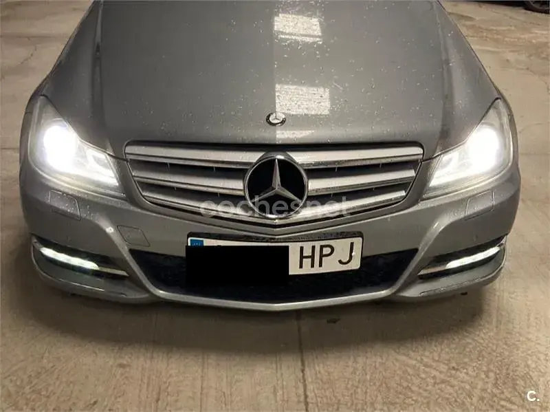 Usado Mercedes C220 Avantgarde 170 CV (125 kW) 2013 Gris / plata Berlina