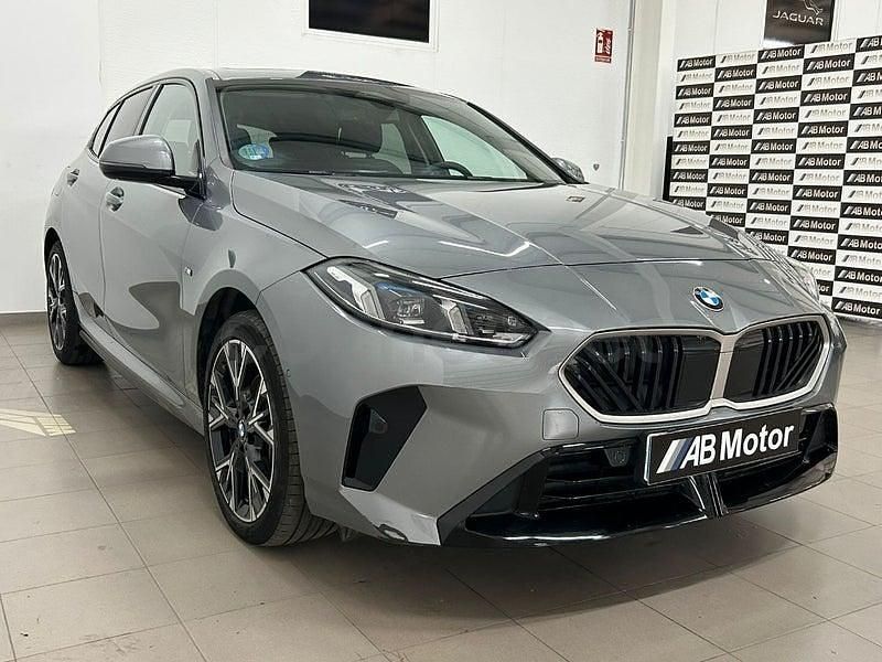 Usado BMW 120 Comfort Edition 163 CV (119 kW) 2025 Gris / plata Utilitario