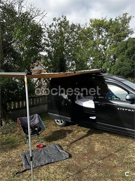 Usado Dacia Dokker Comfort 95 CV (69 kW) 2020 Negro Monovolumen