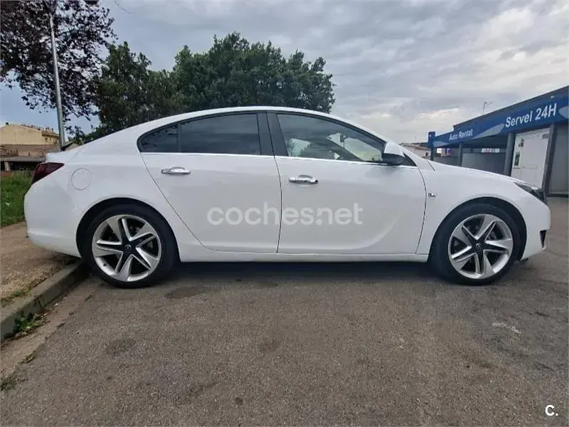 Usado Opel Insignia Sportive 195 CV (143 kW) 2014 Blanco Berlina