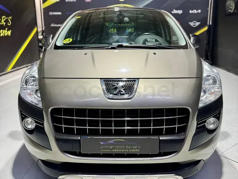 Usado Peugeot 3008 Active 150 CV (110 kW) 2011 Gris / plata Familiar