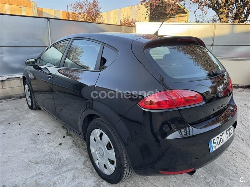 Negro Usado 2007 Seat Leon Reference Berlina | 5099 € (Precio justo) - Imagen 1/2