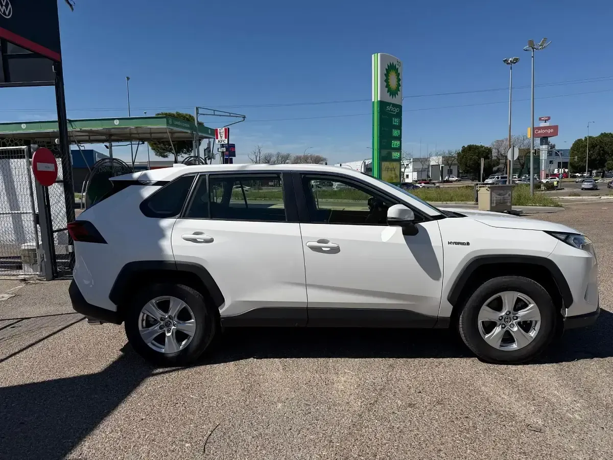 Usado Toyota RAV4 Hybrid Business Edition 222 CV (163 kW) 2022 Blanco SUV