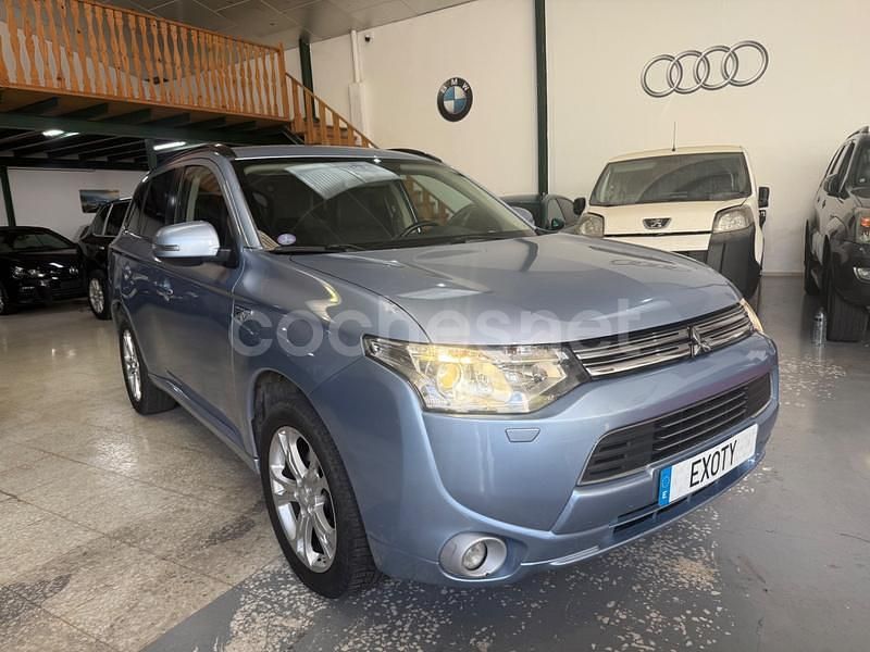 Usado Mitsubishi Outlander P-HEV 203 CV (149 kW) 2016 Azul SUV
