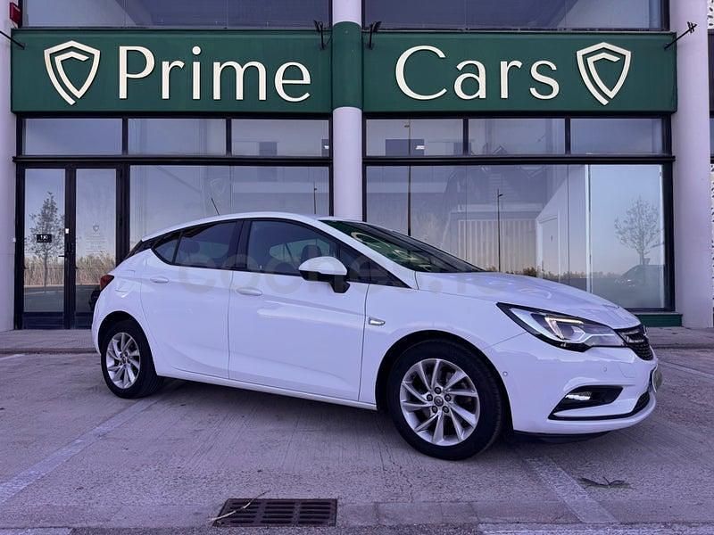 Usado Opel Astra Selective 110 CV (80 kW) 2019 Blanco Berlina
