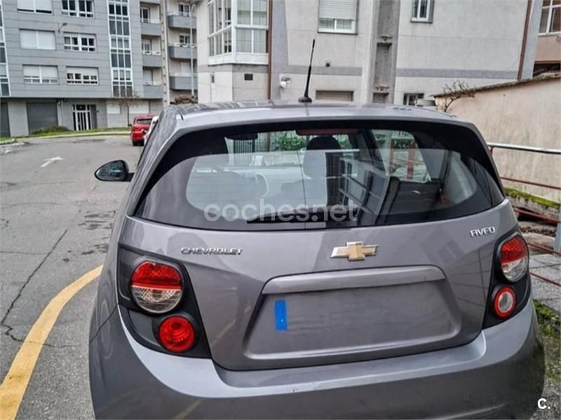 Usado Chevrolet Aveo LTZ 100 CV (73 kW) 2011 Gris / plata Berlina