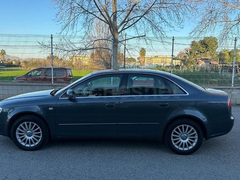 Usado Audi A4 140 CV (102 kW) 2005 Gris / plata Berlina