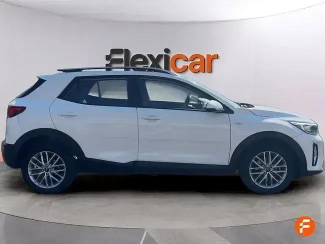 Usado Kia Stonic 84 HP (61 kW) 2022 Branco SUV