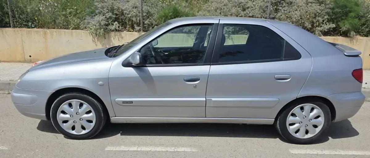 Usado Citroën Xsara Exclusive 90 CV (66 kW) 2001 Gris Utilitario