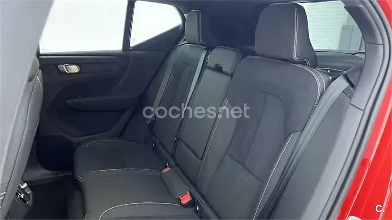 Usado Volvo XC40 Plus 197 CV (144 kW) 2024 Negro SUV