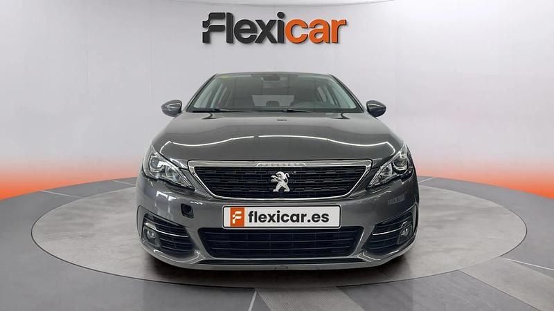 Usado Peugeot 308 Access 131 CV (96 kW) 2020 Gris Berlina